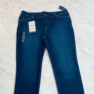 Bandolino straight leg blue jeans. Size 20W